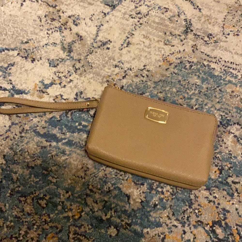 Michael Kors wristlet